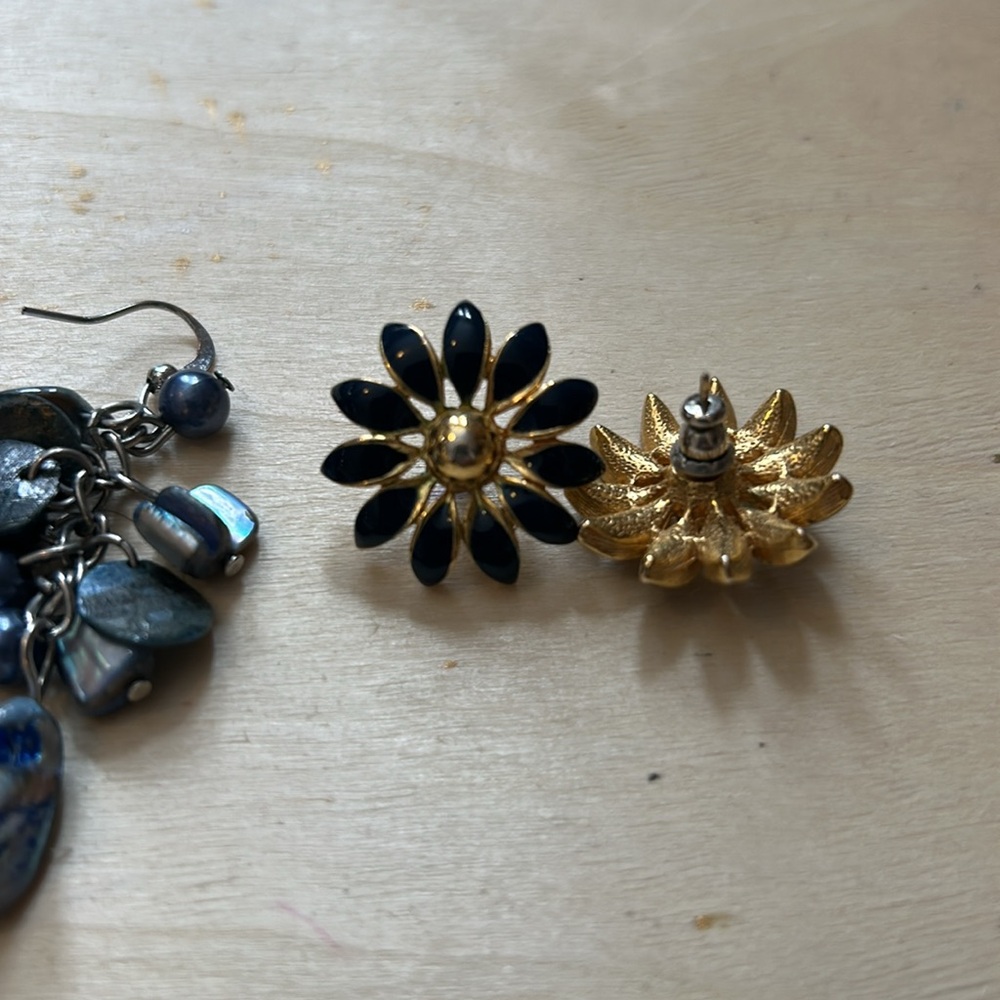 Earrings - Picture 3 of 4
